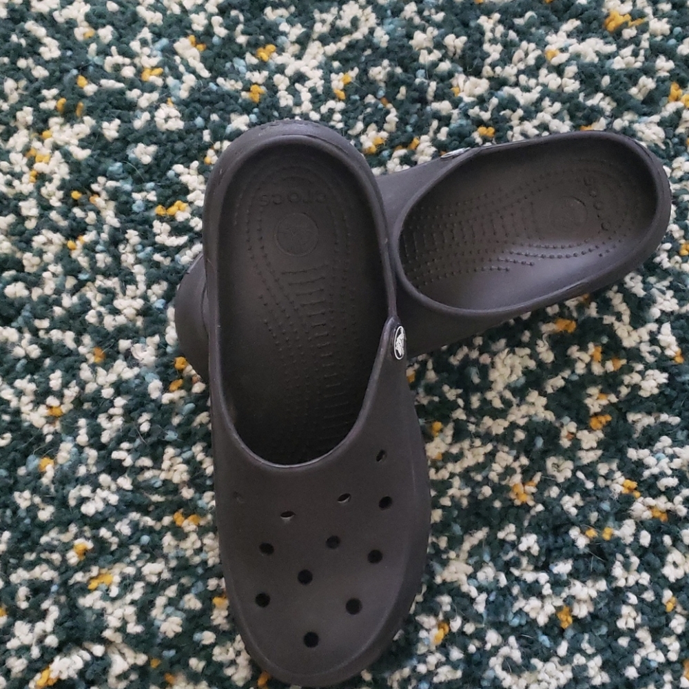 Womens size 9 crocs
